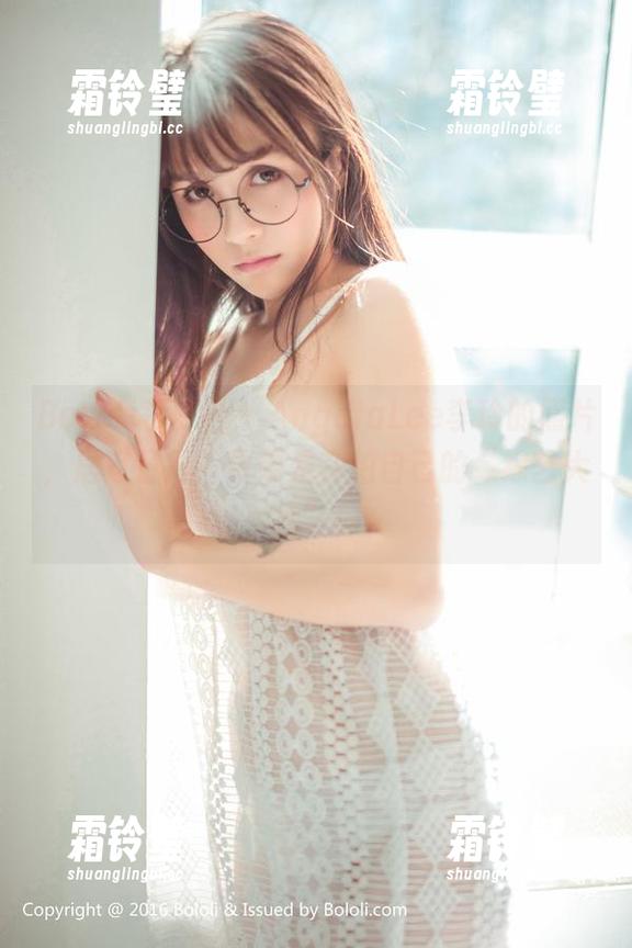 BoLoli菠萝社-AngelaLee李玲 BoLoli菠萝社 - AngelaLee李玲的照片,居家日常?更像是在拍自己的“综艺大片”!