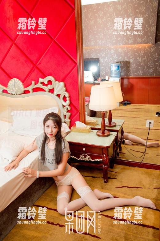 GIRLT果团网 - little贝壳喵的野生美足，图中没有圣光，只剩迷离的目光