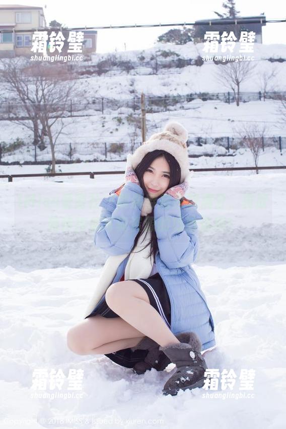 IMiss爱蜜社-黄歆苑 IMiss爱蜜社 - 制服穿搭技能满分,黄歆苑传授你写真资源的巧妙运用!