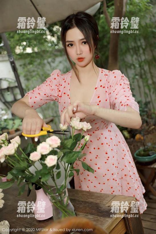 MFStar模范学院 - 伊小七MoMo最新写真集：这白衬衫，是在叫我看吗？