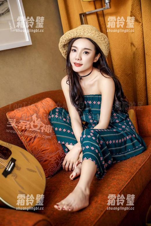 TouTiao头条女神 - 自信满满，娜露的足部作品让我的关注点完全偏移了！