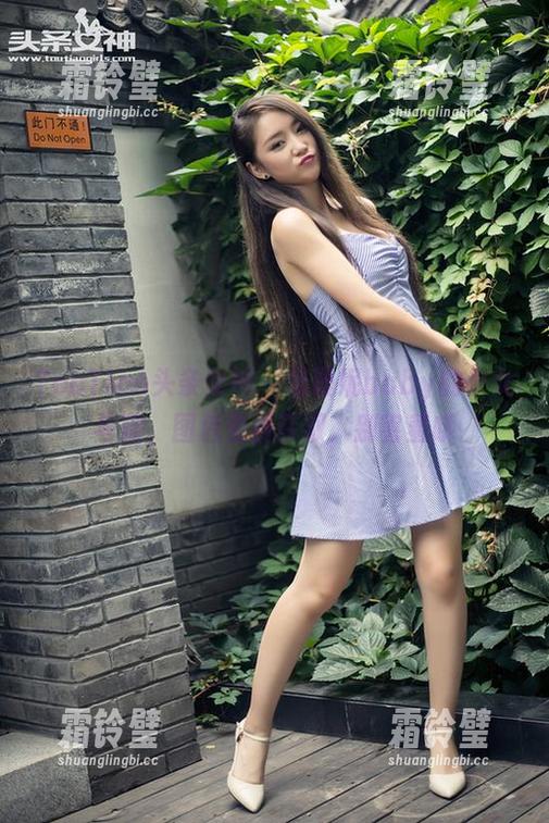 TouTiao头条女神-杨漫妮baby TouTiao头条女神 - 杨漫妮baby的少女与猫,图包免费获取,别害羞哦