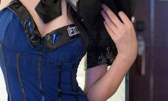 TuiGirl推女郎 – 艾栗栗的精神白衬衫：这个图包能不能让你投降？