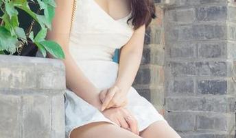 UGirls尤果网 – 一袭旗袍，易阳的图集让你忍不住想多看几眼！