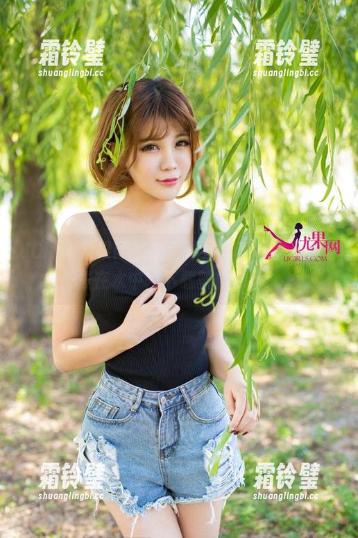 UGirls尤果网-李思宁 UGirls尤果网 - 高清泳池写真,李思宁穿梭在水中,下载就能保留。