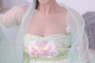 Xiuren秀人网 – 浴缸里的小兔纯纯：在线图，你能忍住不看吗？