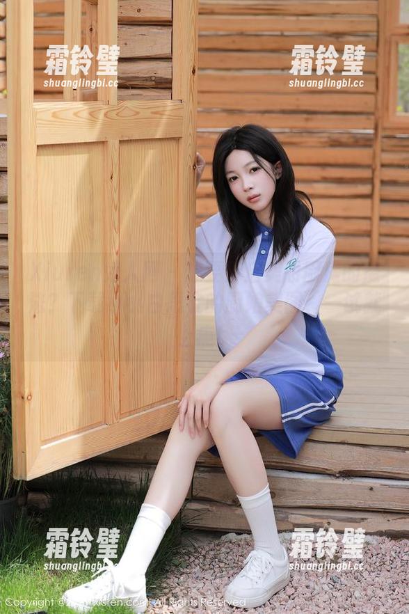 Xiuren秀人网 - 想要开启美丽厨房的魔法？下载小小白思宜的厨娘美图，一试就上瘾！