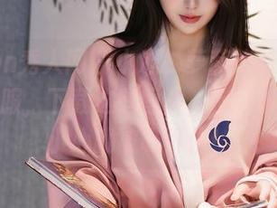 Xiuren秀人网 – 小心，萝莉悠悠酱和她的体操服，下载这些图片，你可能会一不小心就被吸引住！