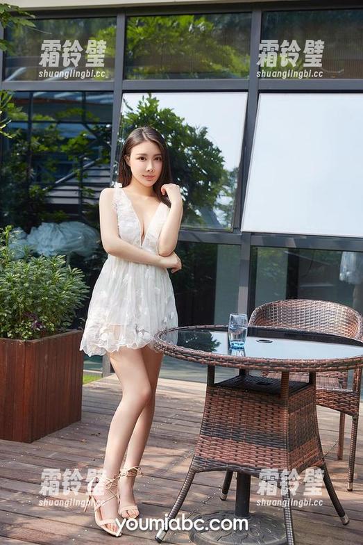 YouMi尤蜜荟 - 定制水手服图集：合法萝莉和我的海洋日常，指点江山？