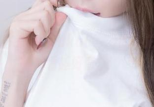 制服属性在线，Yuka(유카)的私拍图包越看越好奇。