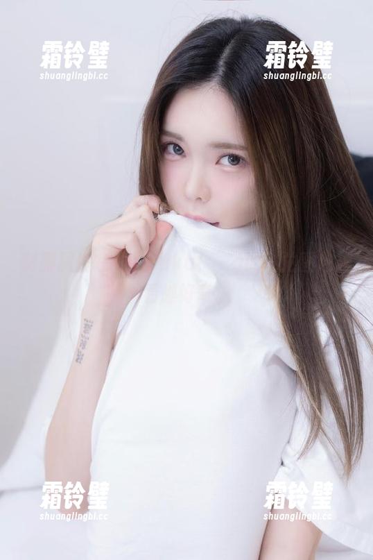 制服属性在线，Yuka(유카)的私拍图包越看越好奇。