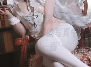 这位“天使”也许更懂人生百态——在asagiriai(爱ちゃん)的写真中找寻真实的另一面
