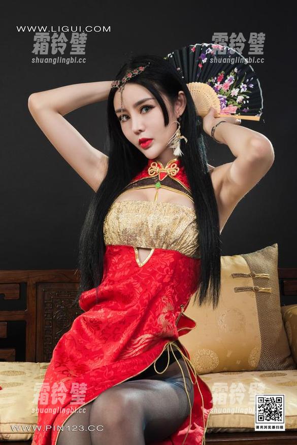 丽柜 - 看啊，看啊，安娜的旅拍精彩合集来了！你敢不敢看个究竟？