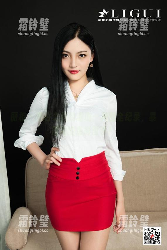 丽柜 - 黑白之间的璐璐：美图全纪录，暴露她的色彩哲学！