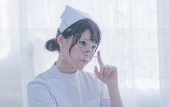 你十七鸽出品：一份特别的灰色护士组合，来看“护士登场，药不离身”！