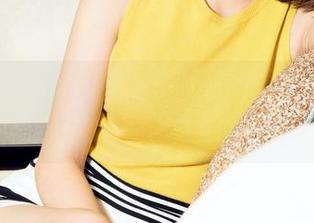 克拉女神 – 就爱这校园风：周迪的原图私房大片
