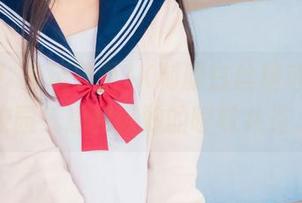 拍得妙！兔玩映画JK制服白丝精选写真，校园气息和微妙的暧昧共存。
