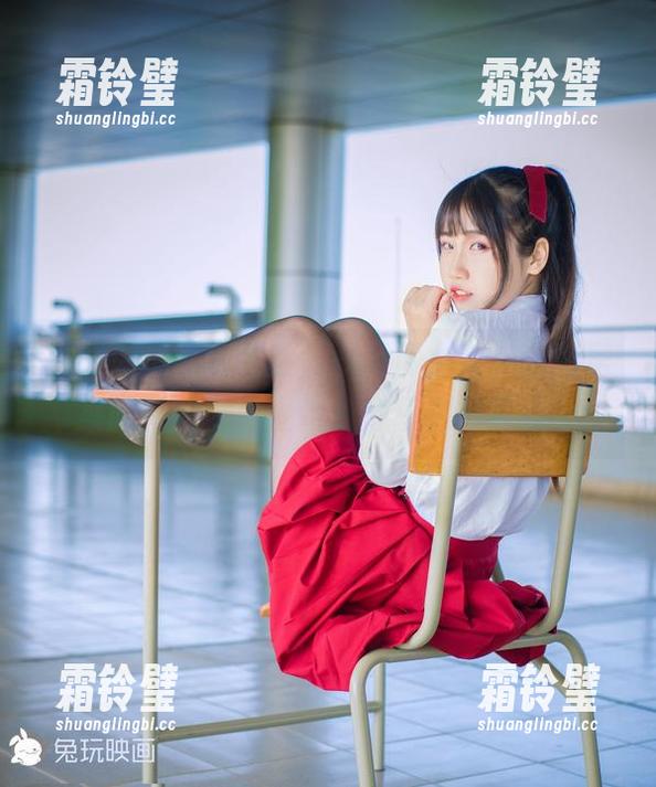 最新兔玩映画献上，双马尾女孩在白色居家服里的满满惬意，分享这份轻松～