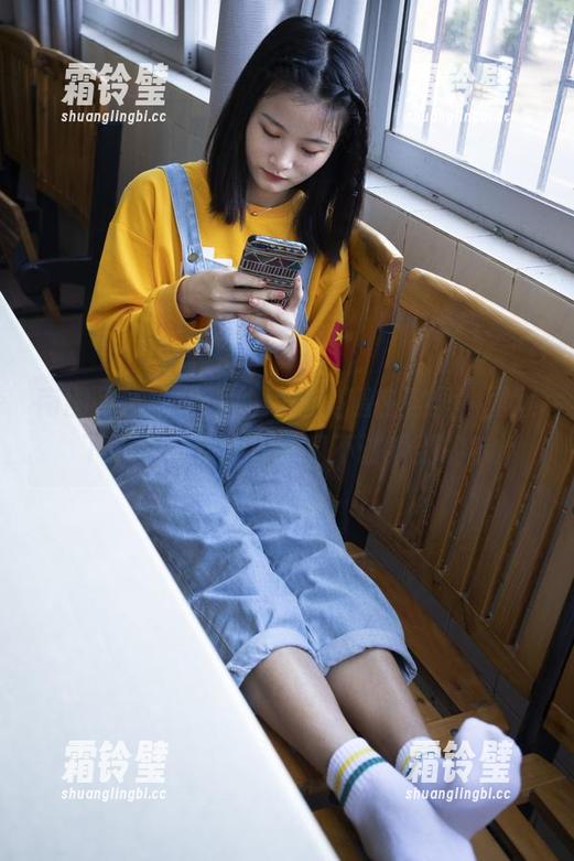 南国足艺-敏敏 南国足艺 - 敏敏的黑丝美腿在这里,图集下载会不会让你瞧见不该看到的?
