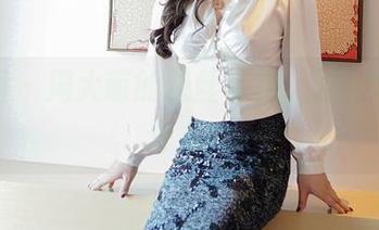 嗲囡囡 – 周大萌的灰丝写真，隐约中透着什么？