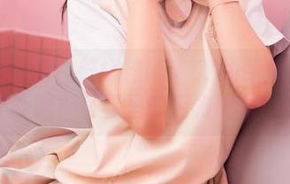 嗲囡囡 – 看！施忆佳KITTY的眼镜竟然会眨眼？写真里的魔力时刻！