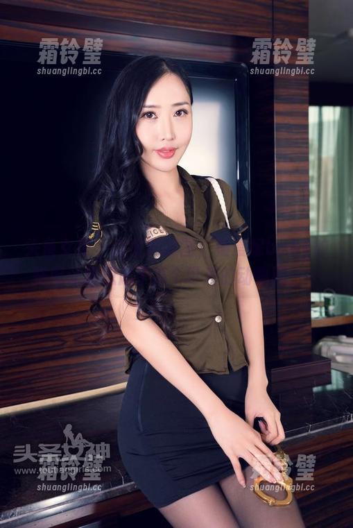 头条女神 - 这套豹纹图，杨漫妮baby的搭配让我想起了某个可爱的动物园……