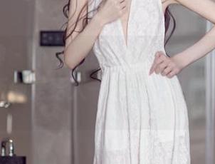 头条女神 – 不可思议，柠檬酱的白色作品集最新版倒是给人一种清新又微妙的冲击。