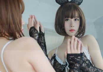 看这高清图片里的奈汐酱Nice，女拳似乎在说：来吧，给你们点动力！