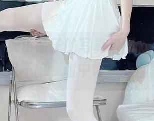 微密圈 – 被小萌子的写真包围，温柔得像蜜糖又不腻，甜中带一点懒散。
