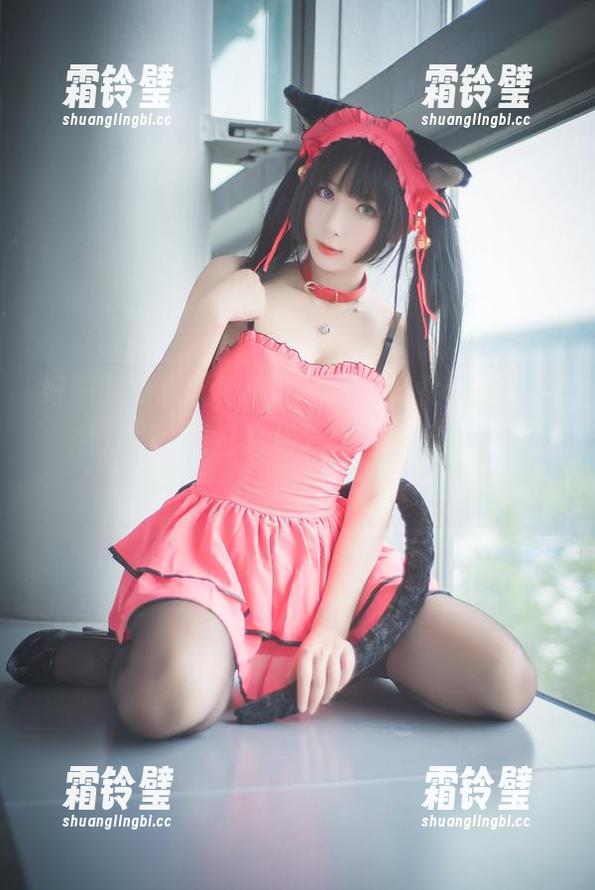 小酥酱 好吧,我承认,小酥酱这套修女Cos极具“魔力”,看过之后只想继续翻套图,无法自拔。