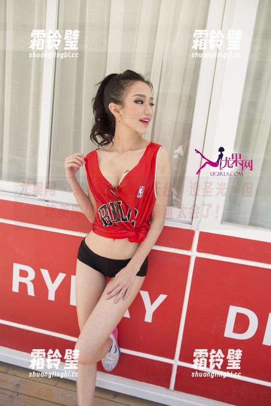 尤果网 - 来看Wendy天台，没圣光，但这美图仍然撩人，简直太会了！