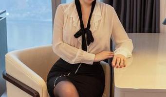 尤蜜荟 – 是小逗逗的教室全套写真：学习也可以是有趣的表演啊！