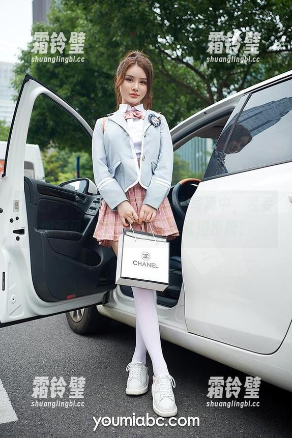 尤蜜荟 - 陈宇曦在高清修女写真中，妥妥的画风突变，完全不按常理出牌！