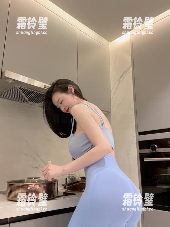 左公子666 微密圈 - 整个海边的私房集—左公子666的全集,下载链接在此,海水都在等你!