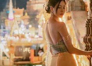 从年年Nnian的青青子衿作品看，有种想窜进去的冲动，虽然我没敢。