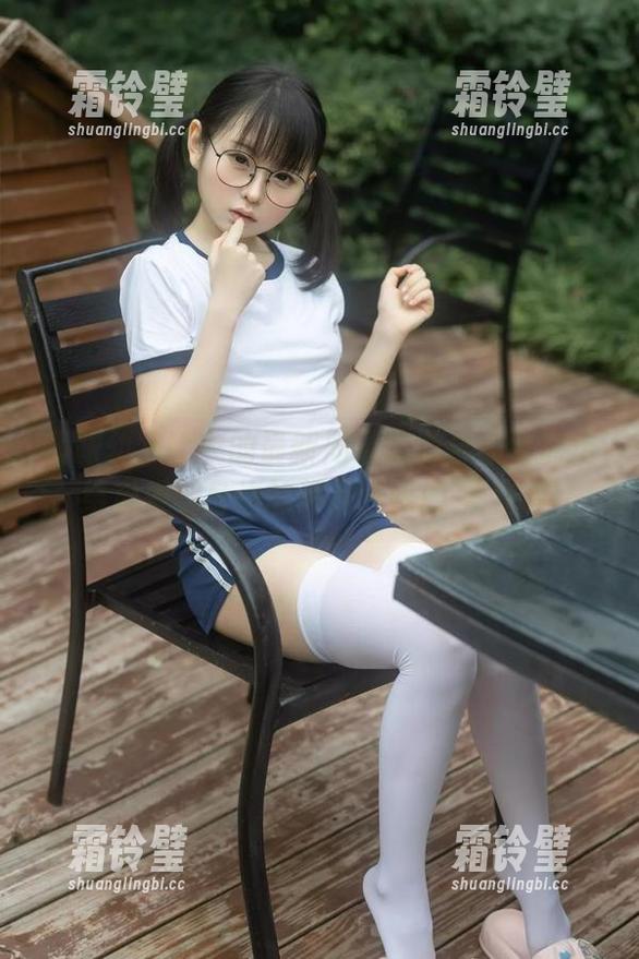 我跟幼水铃衣的最新周末郊游合集并肩走，结果发现身边的都是狂热的'素食者'！