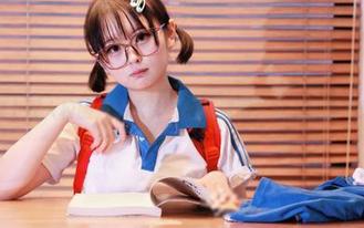 穿上双人校服，幼水铃衣的高清图片就问你爱不爱
