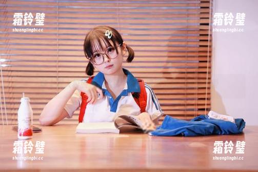 穿上双人校服，幼水铃衣的高清图片就问你爱不爱