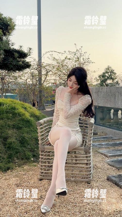 徐莉芝Booty 微密圈 - 徐莉芝Booty的吊带搭配,图包中无圣光的那一派清新