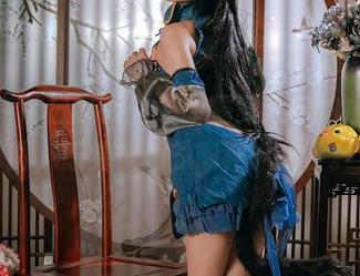 梦游中的日奈娇，最新睡美人自拍携手美图，感觉被她的眼神抓住了。