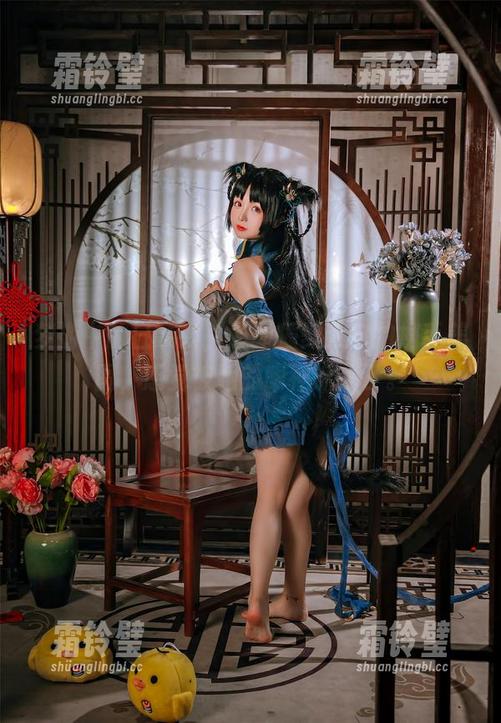 日奈娇 梦游中的日奈娇,最新睡美人自拍携手美图,感觉被她的眼神抓住了。