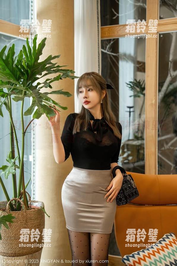 星颜社 - 好奇易阳Silvia的棉袜合集里面藏了啥？快来瞧瞧！