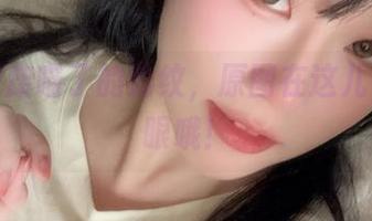 是一只废喵了的豹纹，原图在这儿，不眨眼哦！