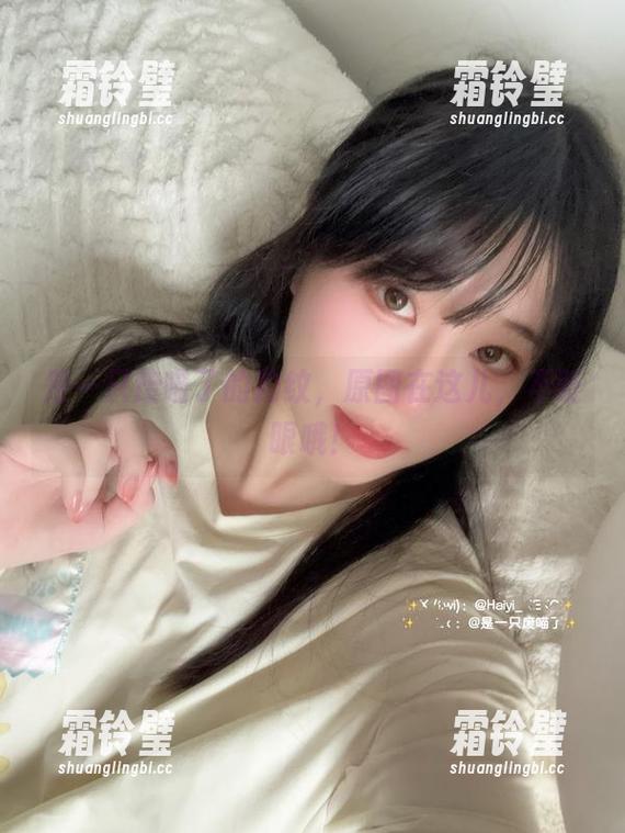 是一只废喵了的豹纹，原图在这儿，不眨眼哦！