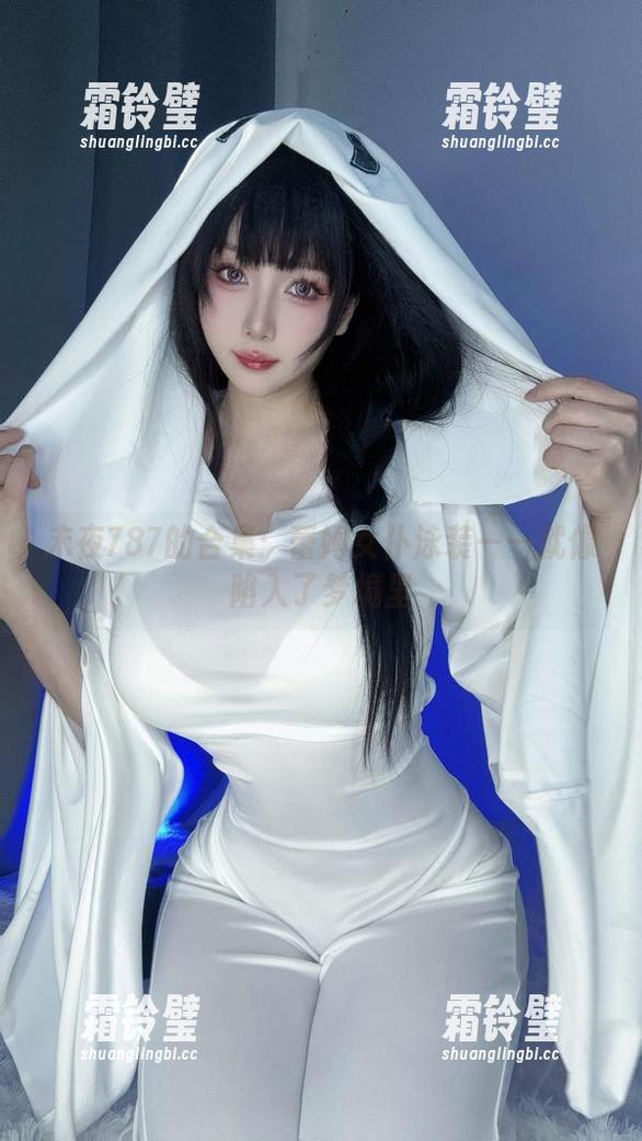 末夜787的合集：蕾姆女仆泳装——就像陷入了梦境里