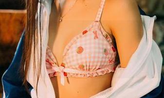 果团网 – 原图拔草，见证莫雅淇油亮之旅，光滑得让人心痒痒！