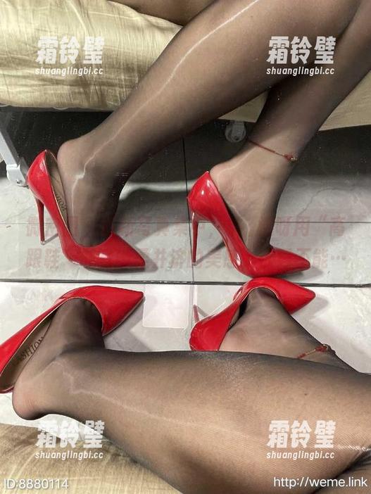 微密圈 - 最新写真集中，桃沢樱呀用“高跟鞋”书写刚柔并济的美感，欲罢不能…