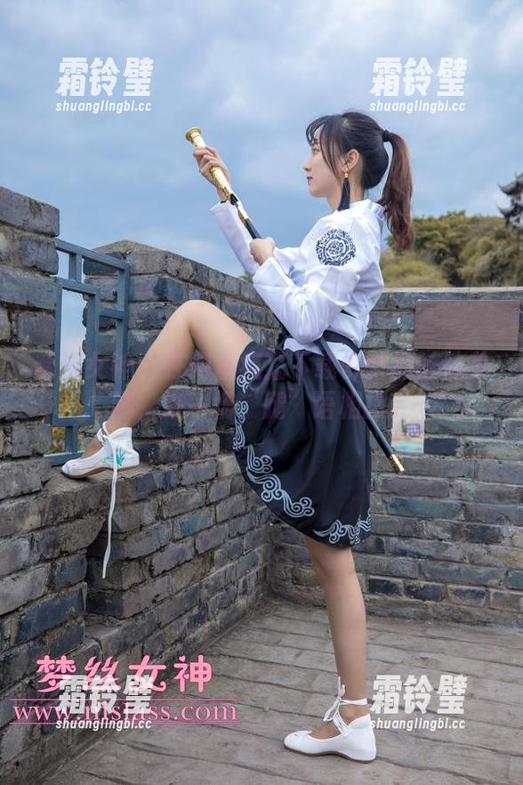 梦丝女神 - 在网盘疯狂下载舒蕾的丝袜美腿，来一场“腿”语相投。
