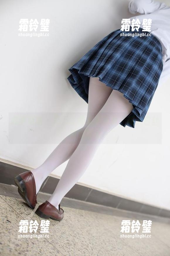 森萝财团 - 乃乃子的私房写真：高叉白丝别有洞天