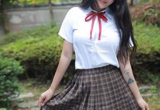 模范学院 – 美图来袭，艾莉Evelyn的最新套装让人想多看几眼。